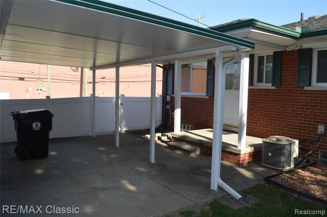 26006 S Elsinore Road, Redford, MI 48239