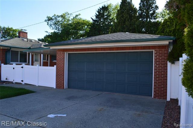 26006 S Elsinore Road, Redford, MI 48239