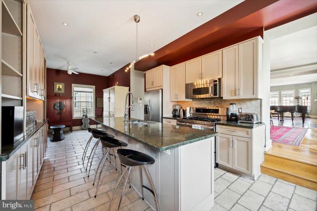 624-26 S 6TH ST, Philadelphia, PA 19147