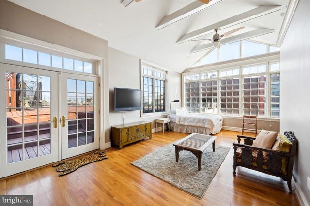 624-26 S 6TH ST, Philadelphia, PA 19147