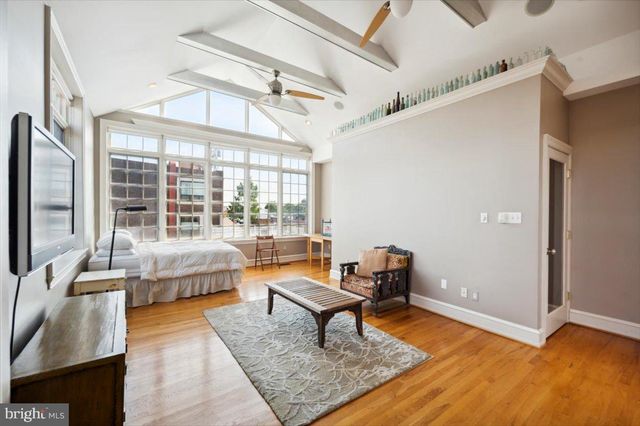 624-26 S 6TH ST, Philadelphia, PA 19147