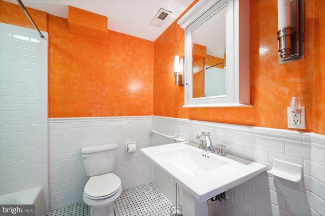 624-26 S 6TH ST, Philadelphia, PA 19147