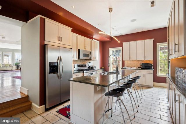 624-26 S 6TH ST, Philadelphia, PA 19147