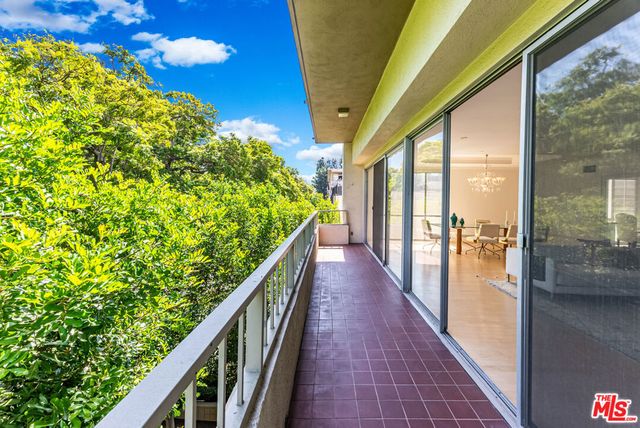 339 N Palm Drive 202, Beverly Hills, CA 90210