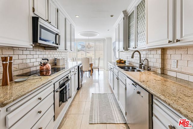 339 N Palm Drive 202, Beverly Hills, CA 90210