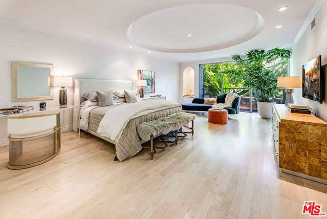 339 N Palm Drive 202, Beverly Hills, CA 90210