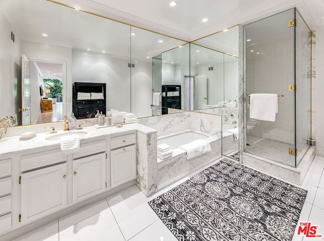 339 N Palm Drive 202, Beverly Hills, CA 90210