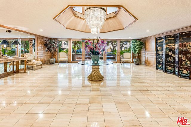 339 N Palm Drive 202, Beverly Hills, CA 90210