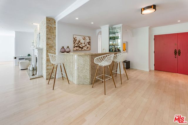 339 N Palm Drive 202, Beverly Hills, CA 90210