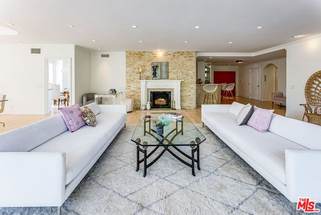 339 N Palm Drive 202, Beverly Hills, CA 90210