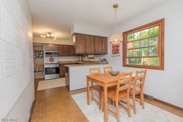 209 James Circle, Avon Lake, OH 44012
