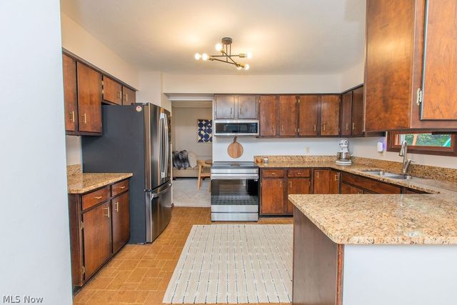 209 James Circle, Avon Lake, OH 44012