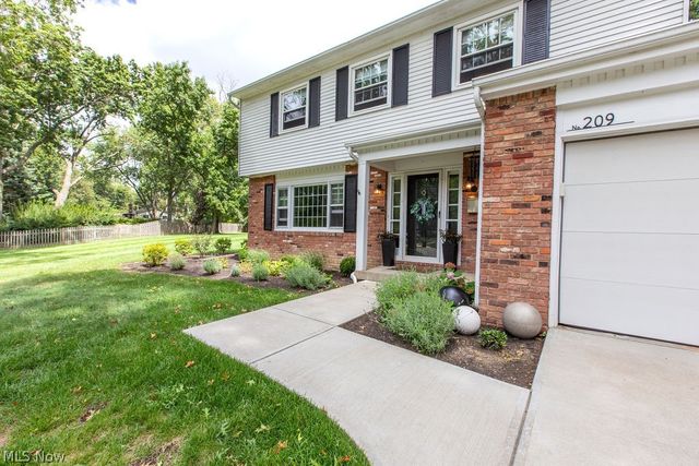 209 James Circle, Avon Lake, OH 44012