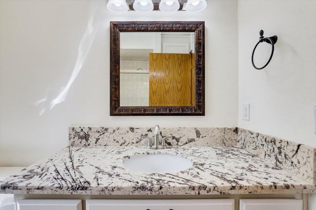 19770 Explorer Dr, Penn Valley, CA 95946