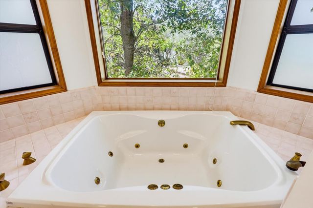 19770 Explorer Dr, Penn Valley, CA 95946