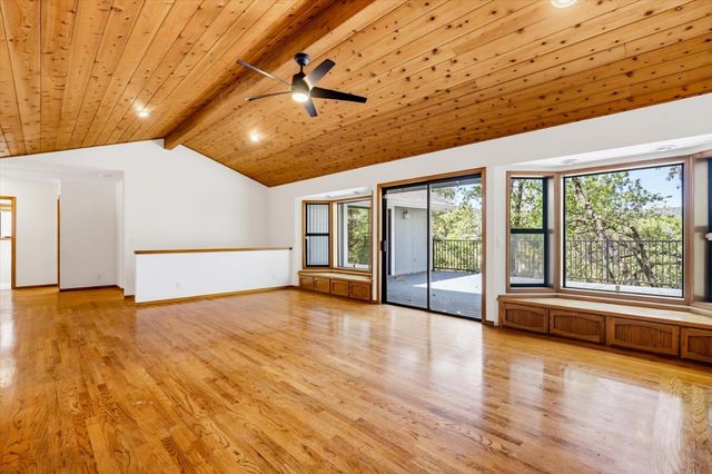 19770 Explorer Dr, Penn Valley, CA 95946