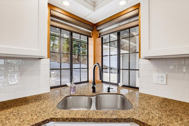 19770 Explorer Dr, Penn Valley, CA 95946