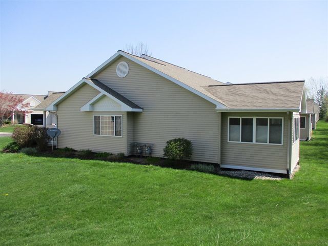 1096 - 4 Fountain View Circle, Holland, MI 49423