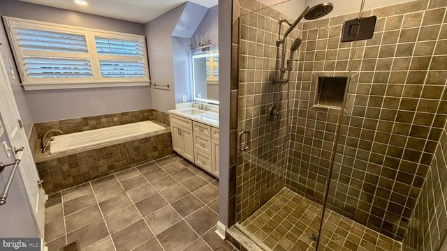 866 INDEPENDENCE CT, Philadelphia, PA 19147