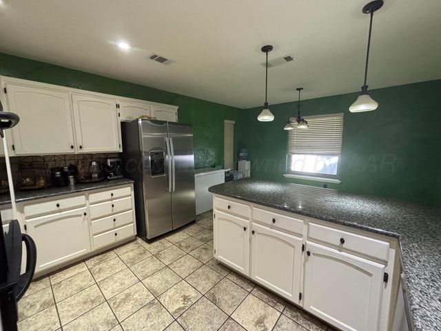 7810 FARRELL Drive, Amarillo, TX 79121