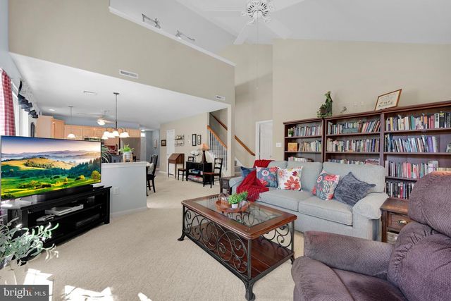 8 OLDHAM CT, Lancaster, PA 17602