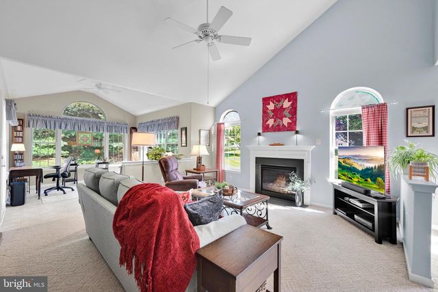 8 OLDHAM CT, Lancaster, PA 17602