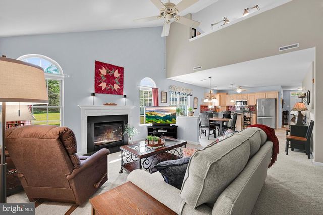 8 OLDHAM CT, Lancaster, PA 17602