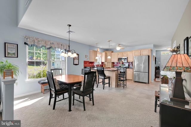 8 OLDHAM CT, Lancaster, PA 17602