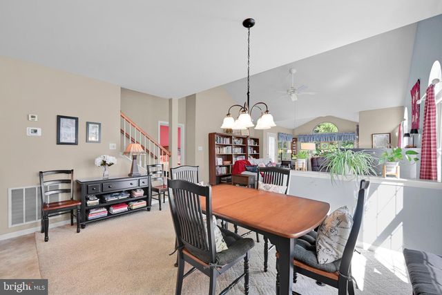 8 OLDHAM CT, Lancaster, PA 17602