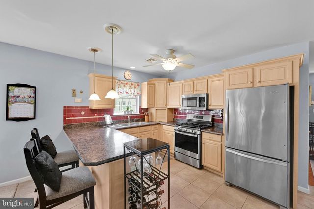 8 OLDHAM CT, Lancaster, PA 17602