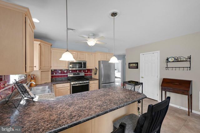 8 OLDHAM CT, Lancaster, PA 17602