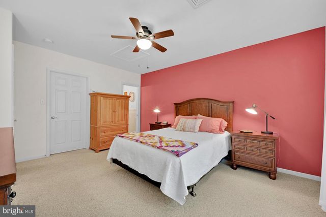 8 OLDHAM CT, Lancaster, PA 17602