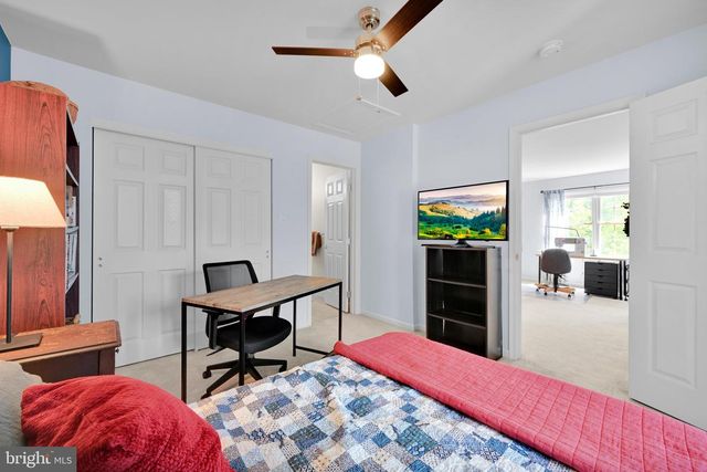 8 OLDHAM CT, Lancaster, PA 17602