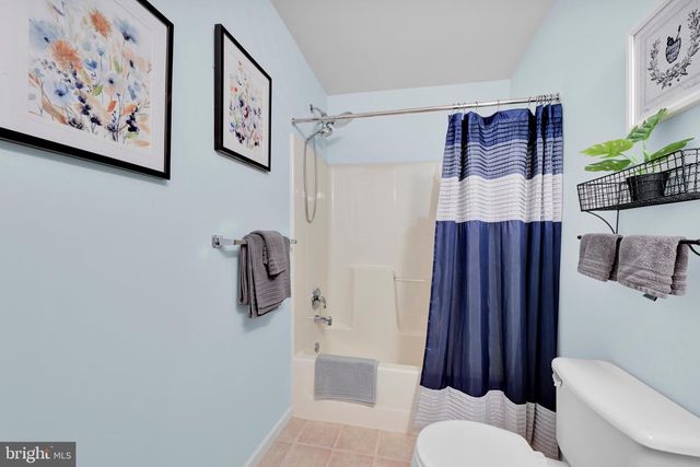 8 OLDHAM CT, Lancaster, PA 17602