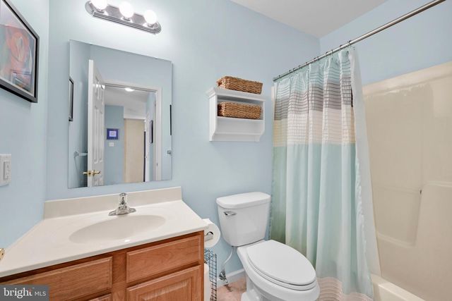8 OLDHAM CT, Lancaster, PA 17602