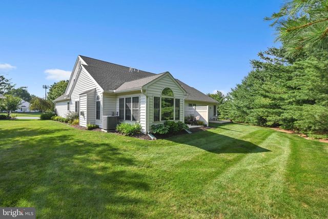 8 OLDHAM CT, Lancaster, PA 17602