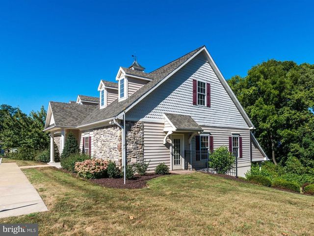 8 OLDHAM CT, Lancaster, PA 17602
