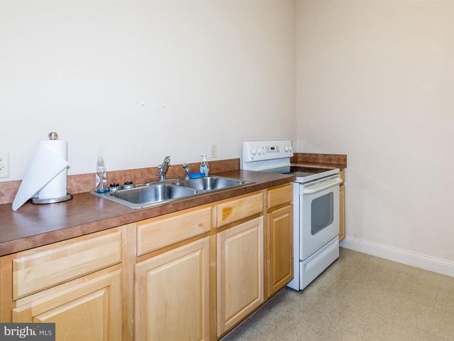 8 OLDHAM CT, Lancaster, PA 17602