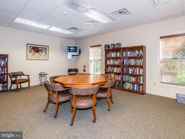 8 OLDHAM CT, Lancaster, PA 17602