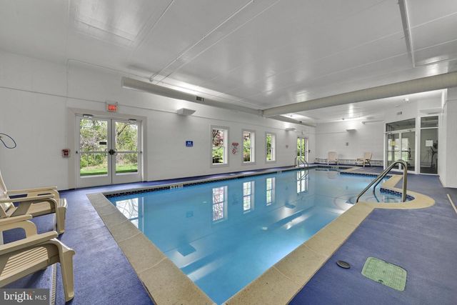 8 OLDHAM CT, Lancaster, PA 17602