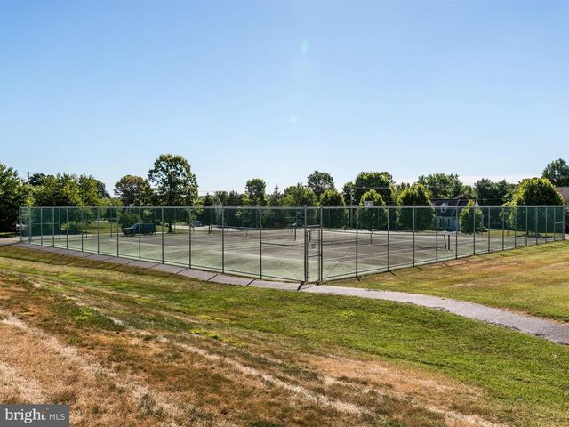 8 OLDHAM CT, Lancaster, PA 17602