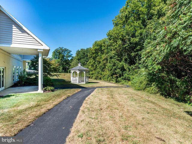 8 OLDHAM CT, Lancaster, PA 17602