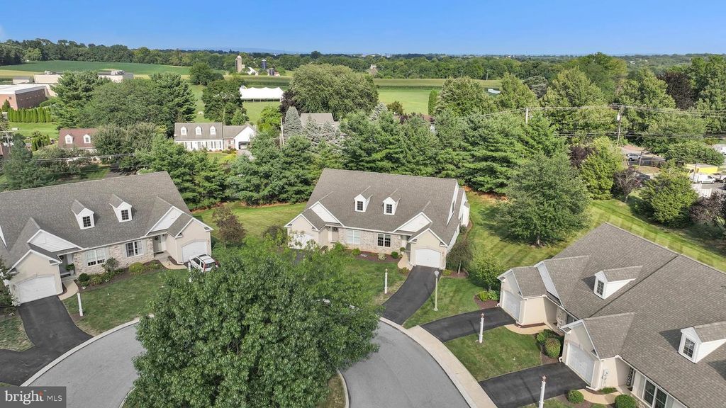 8 OLDHAM CT, Lancaster, PA 17602