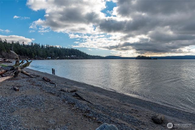 17002 Snee Oosh Road, La Conner, WA 98257