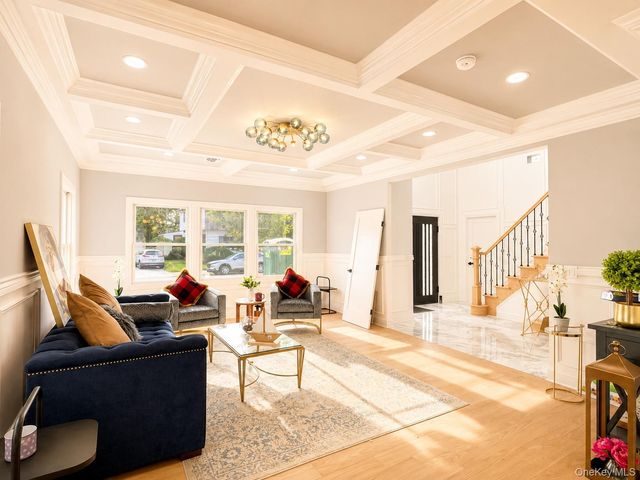 18 Fountain Street, Hicksville, NY 11801