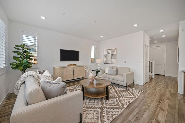3502 Williamson Dr, Folsom, CA 95630