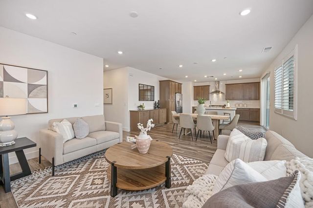 3502 Williamson Dr, Folsom, CA 95630
