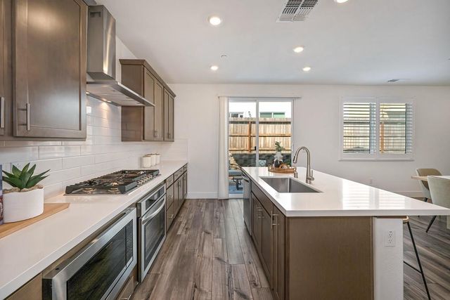 3502 Williamson Dr, Folsom, CA 95630