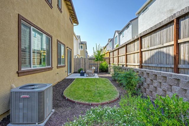 3502 Williamson Dr, Folsom, CA 95630