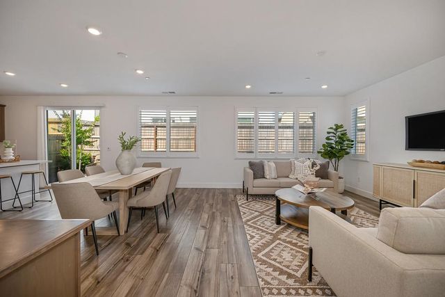 3502 Williamson Dr, Folsom, CA 95630